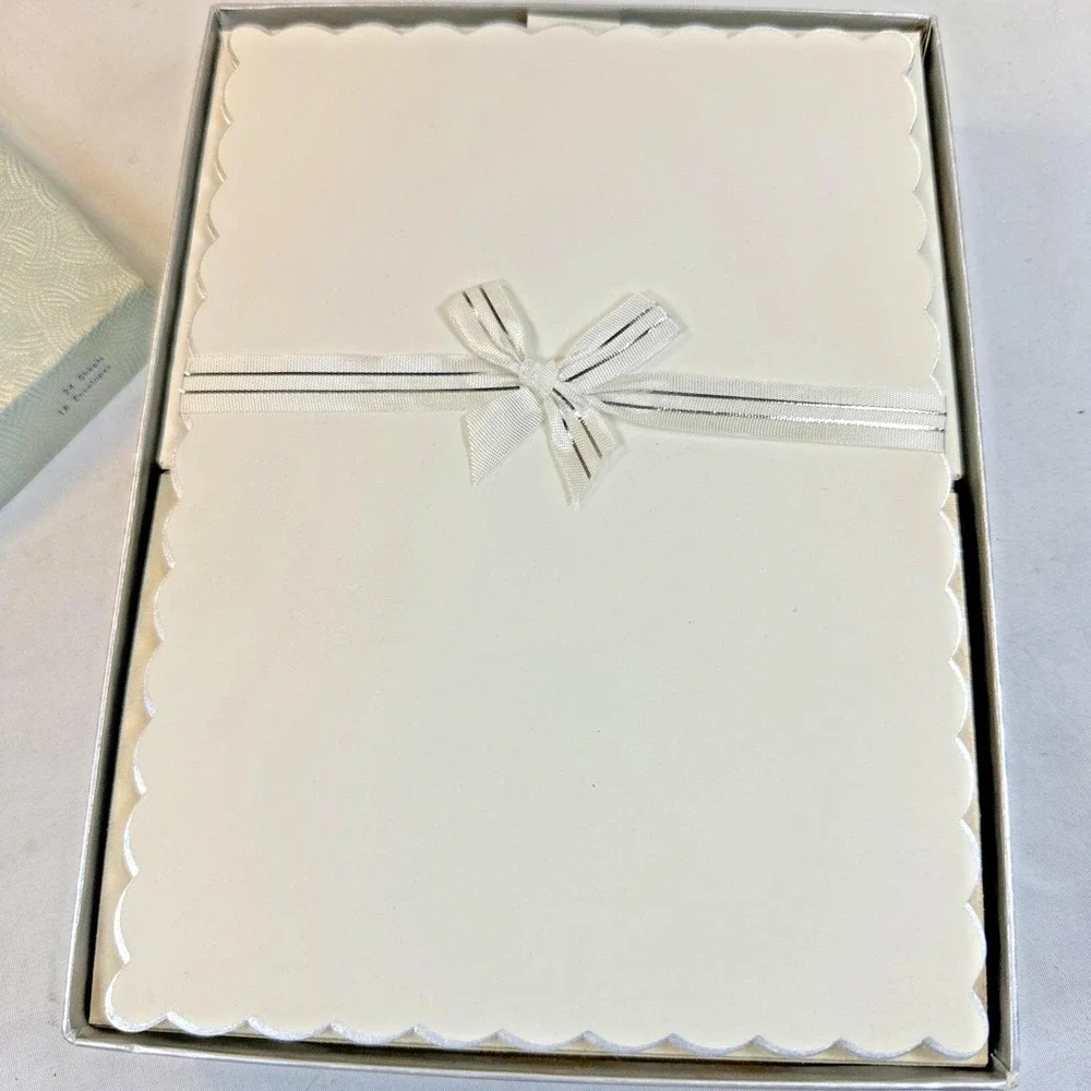 Petite Scalloped Fine Stationary 24 Sheets/18 Envelopes NIB